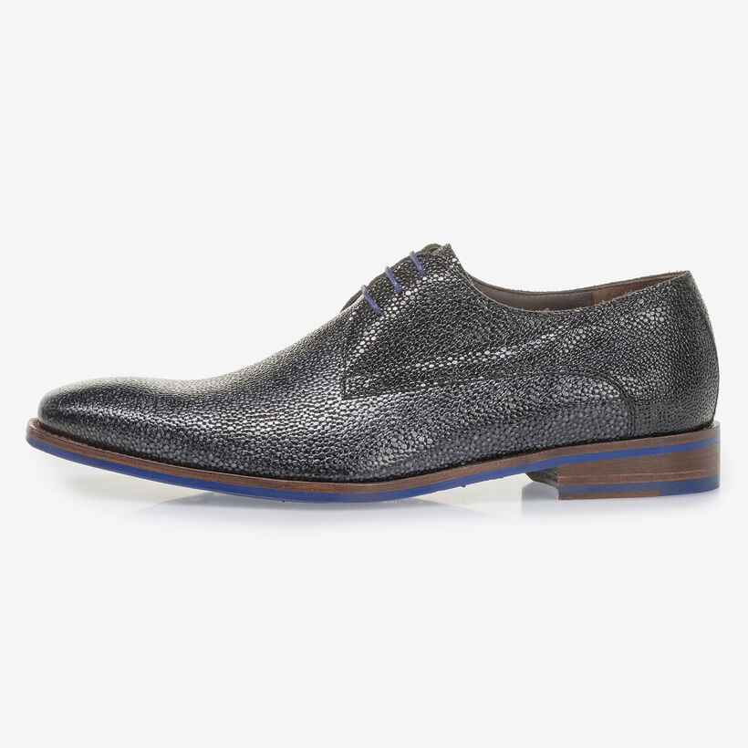 Blue leather lace shoe with metallic print