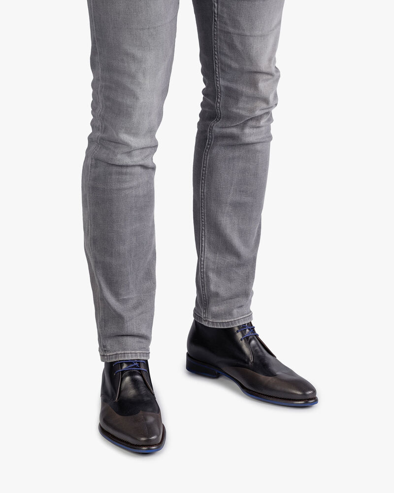 Lace boot black calf leather