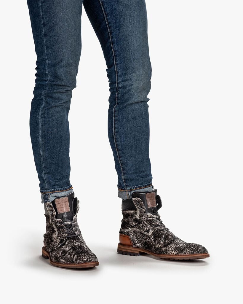 Lace boot pony off-white