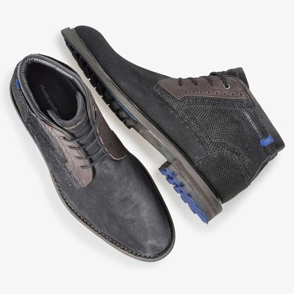 Mid-high dark grey calf’s suede leather lace shoe