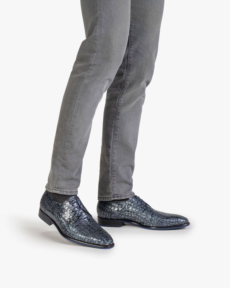 Lace shoe metallic blue