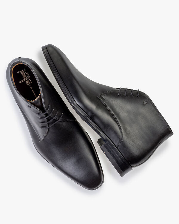 Lace boot calf leather black