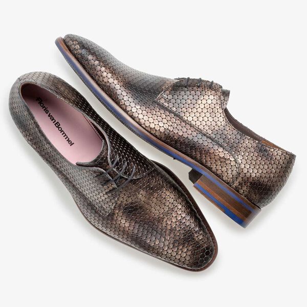 Brown metallic print leather lace shoe