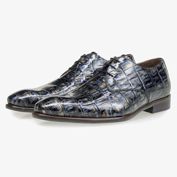 Grey patent leather lace shoe with a croco print