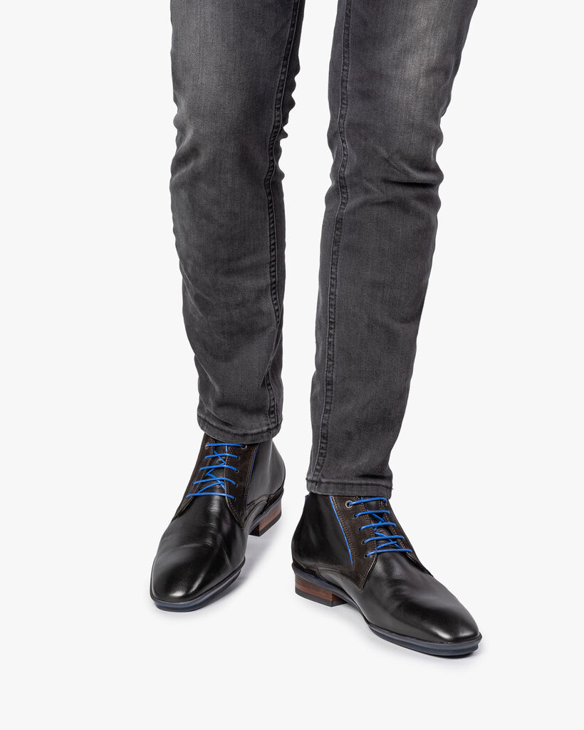 Lace boot calf leather black