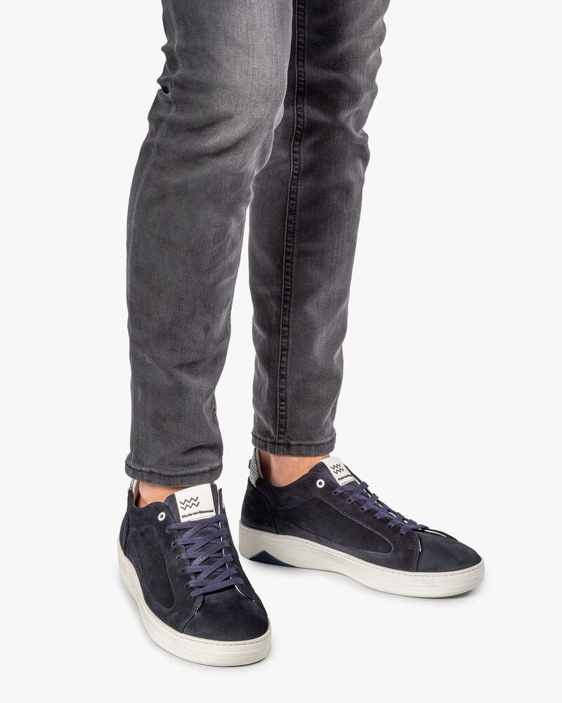 Dark blue suede leather sneaker	