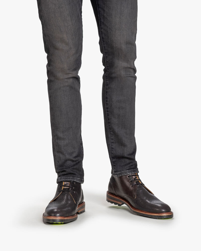 Lace boot leather black