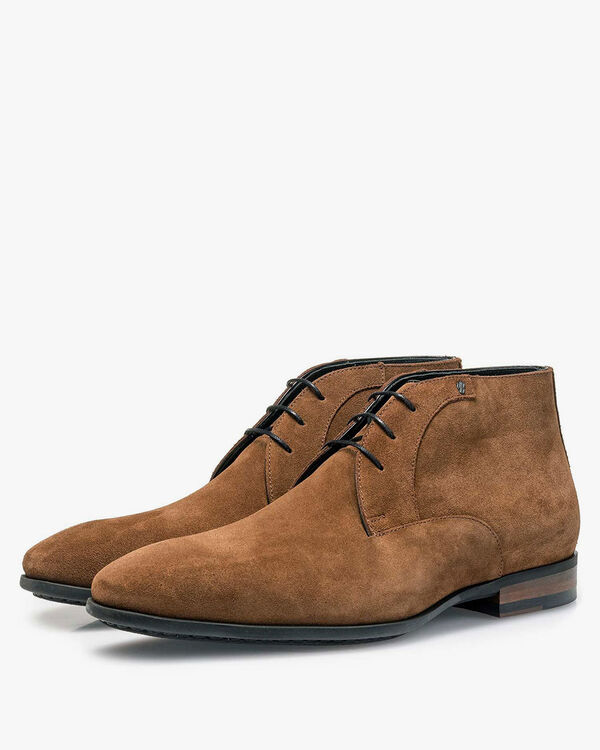 Mid-brown suede leather lace shoe