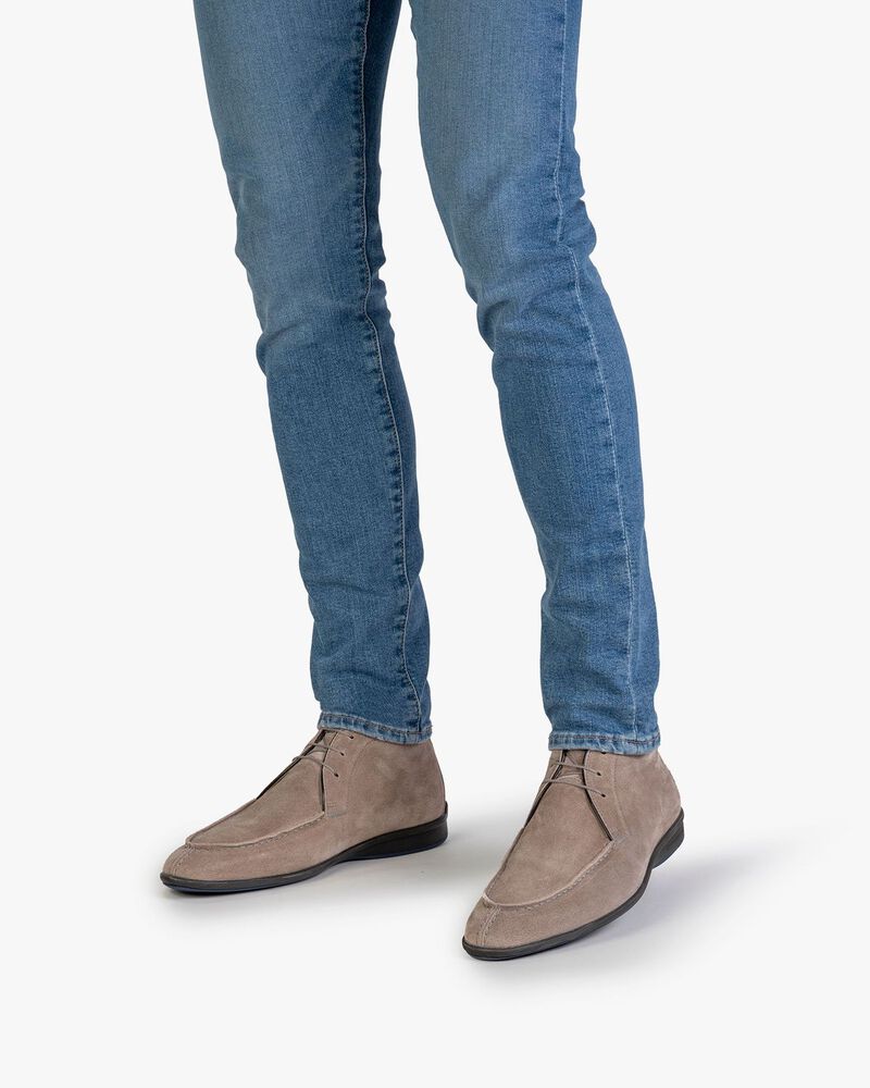 Boot sand-coloured suede leather