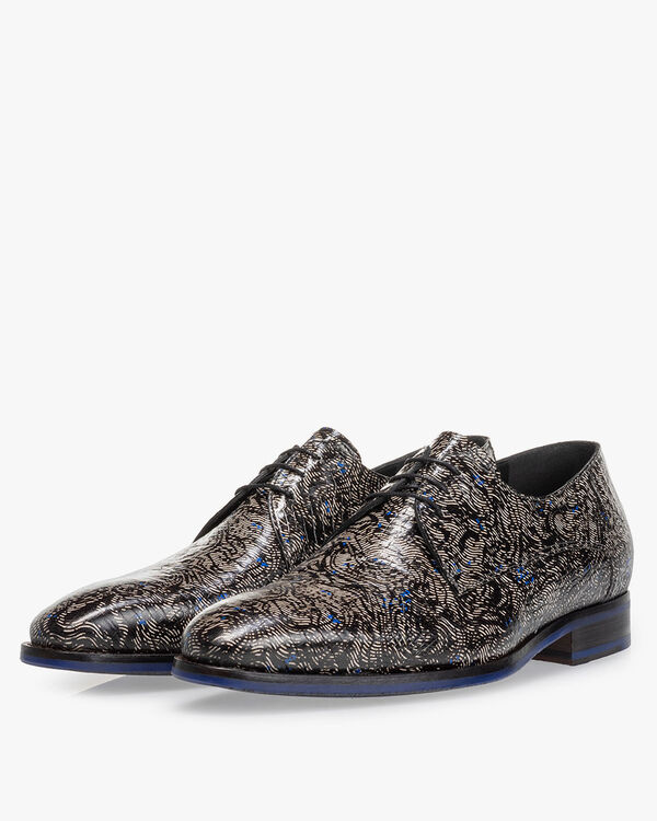 Lace shoe reptile print