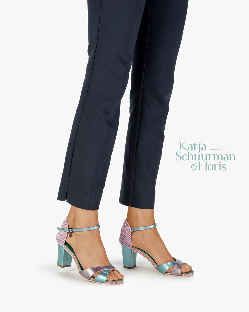 Sandal patent leather light blue