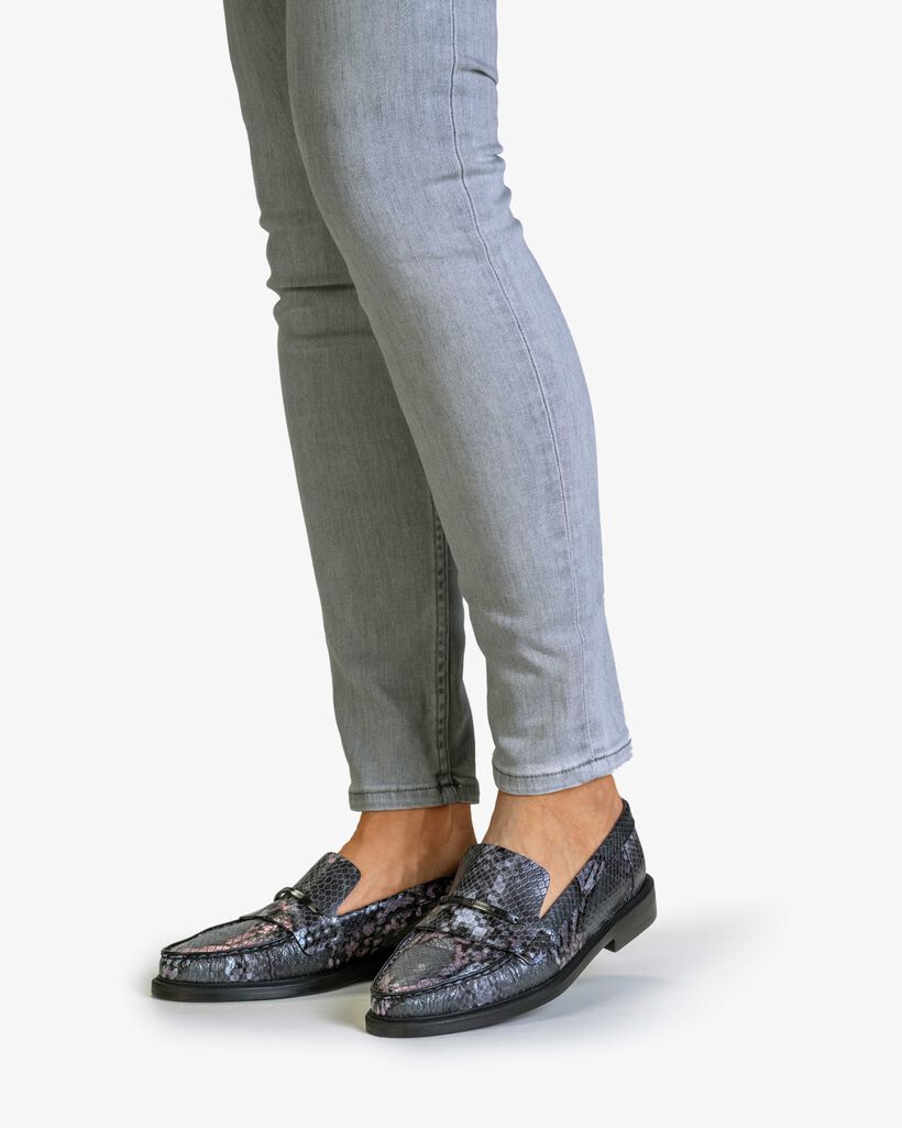 Loafer reptile print dark grey