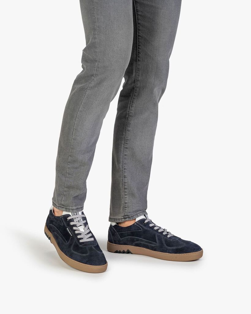 Sneaker blue suede leather