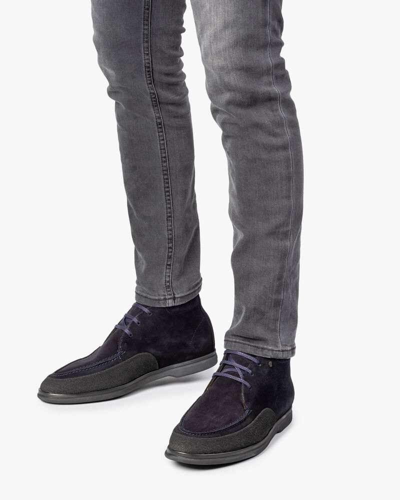 Mid-high suede leather lace boot