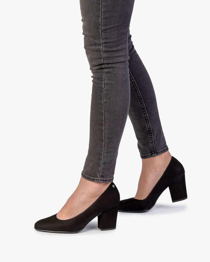 Black suede leather pumps