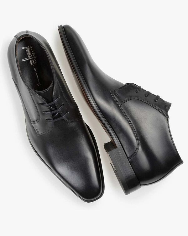 Lace boot calf leather black