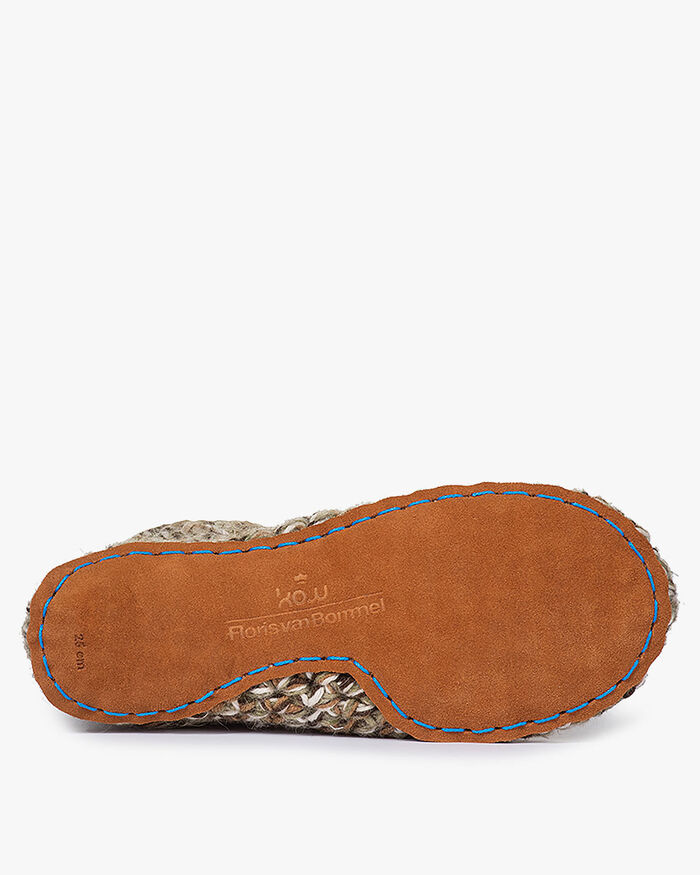 Kingdom of Wow home slippers light brown