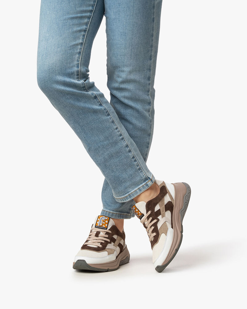 Holli 01.04