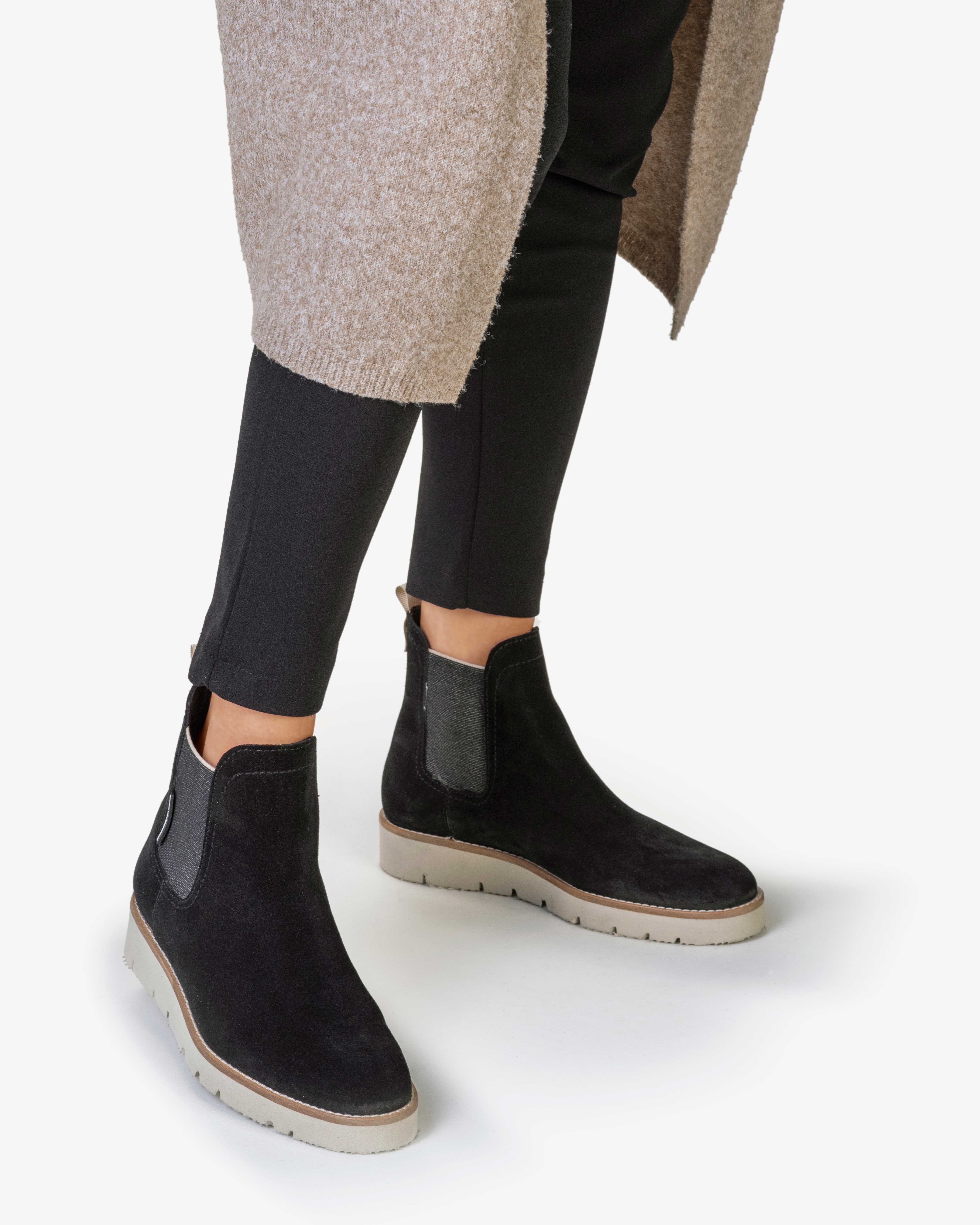 Chelsea boot suede black SFW-50044-10-01 | Floris van Bommel Women®