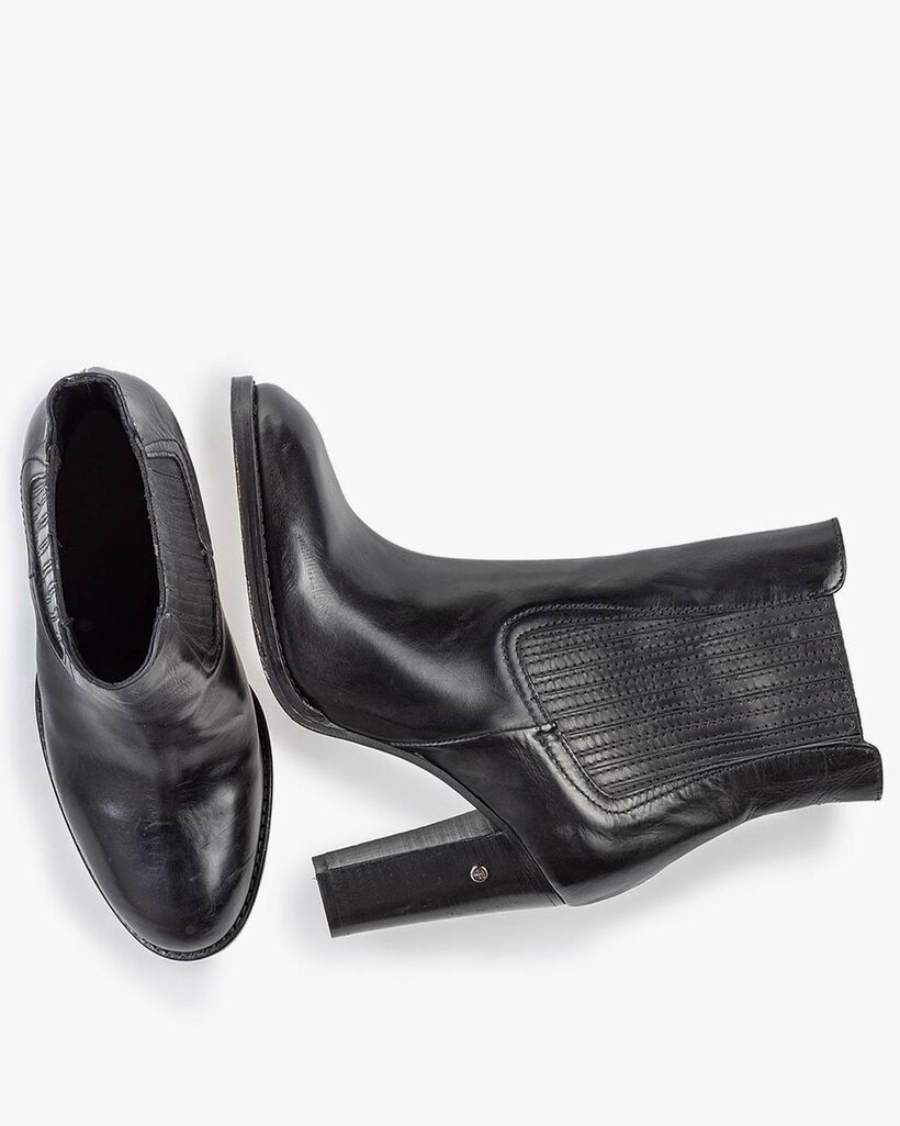 Ankle boot calf leather black