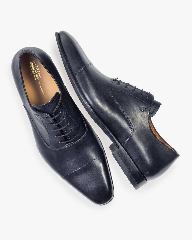 Dark blue calf leather lace shoe