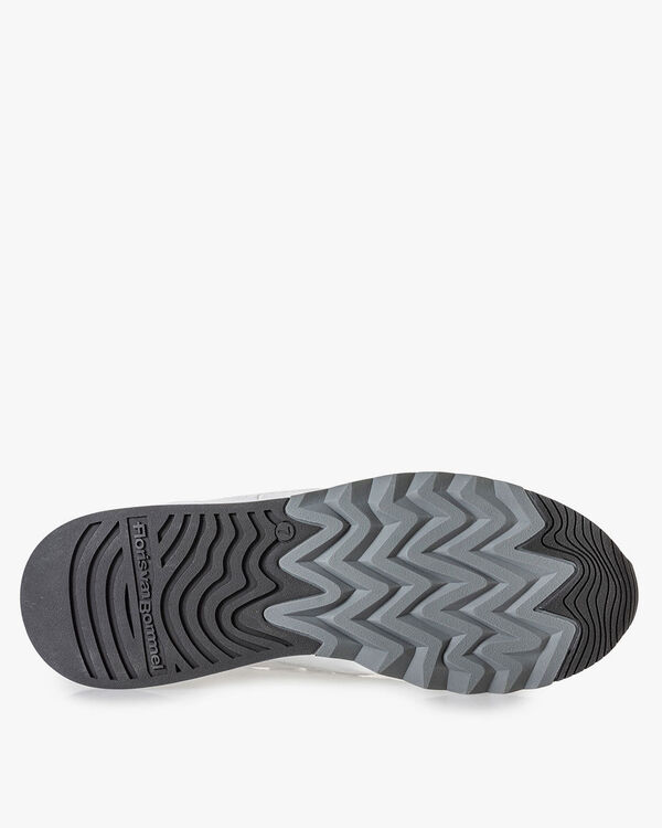 Sneaker with structured pattern white