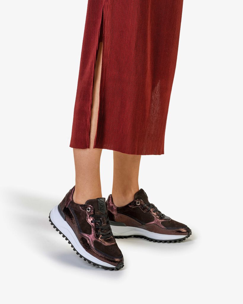 Noppi leather dark brown