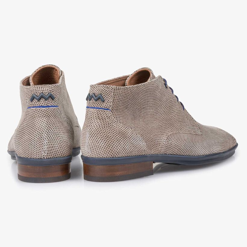 Light taupe-coloured suede leather lace shoe with a pattern