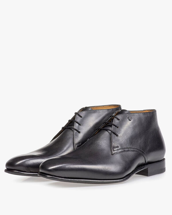 Black calf leather lace shoe