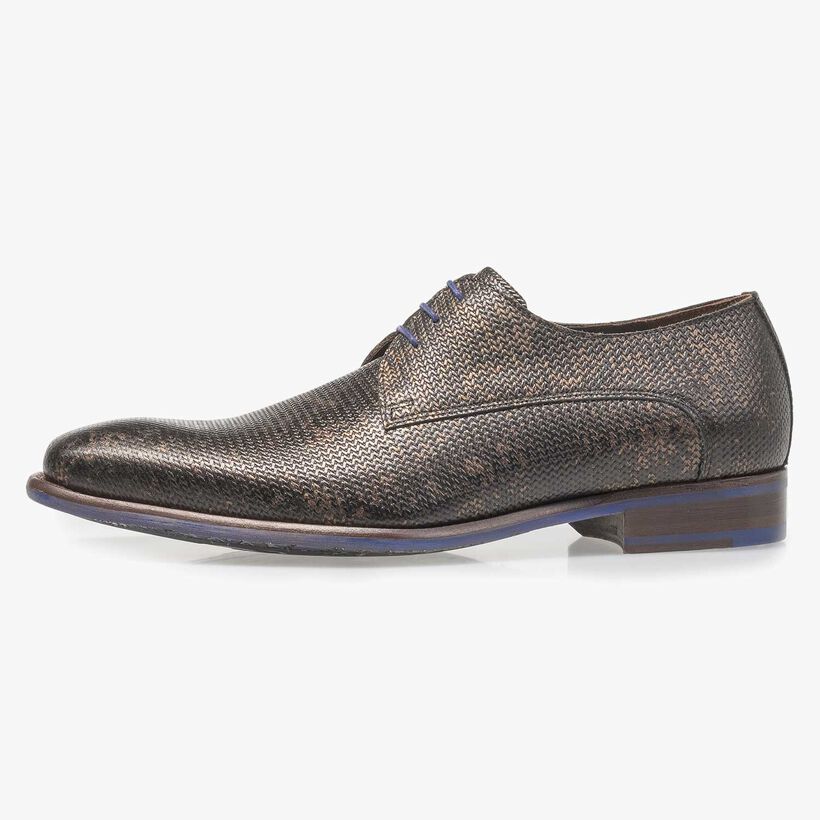 Leather lace shoe with bronze-coloured metallic print