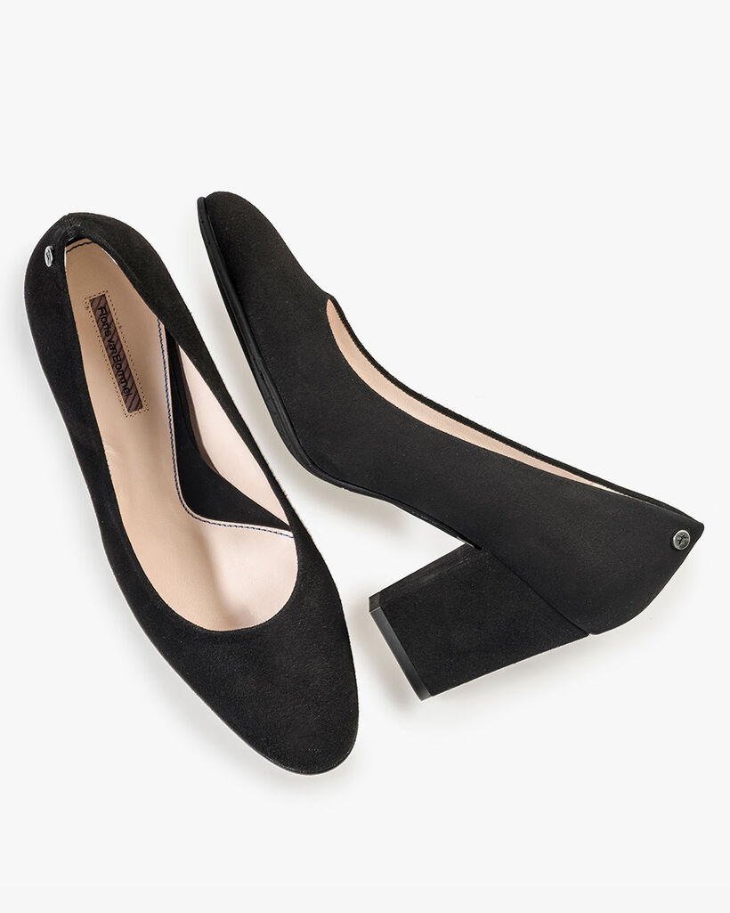 Black suede leather pumps