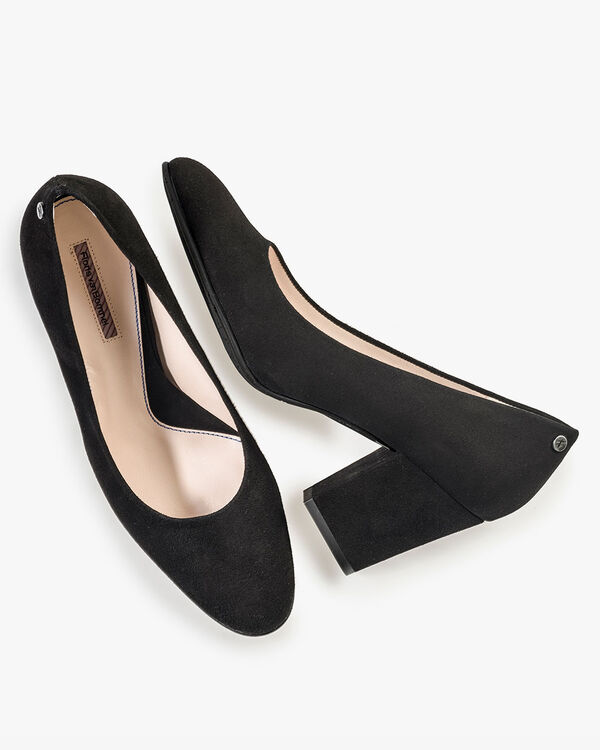 Black suede leather pumps