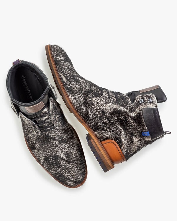 Lace boot pony off-white