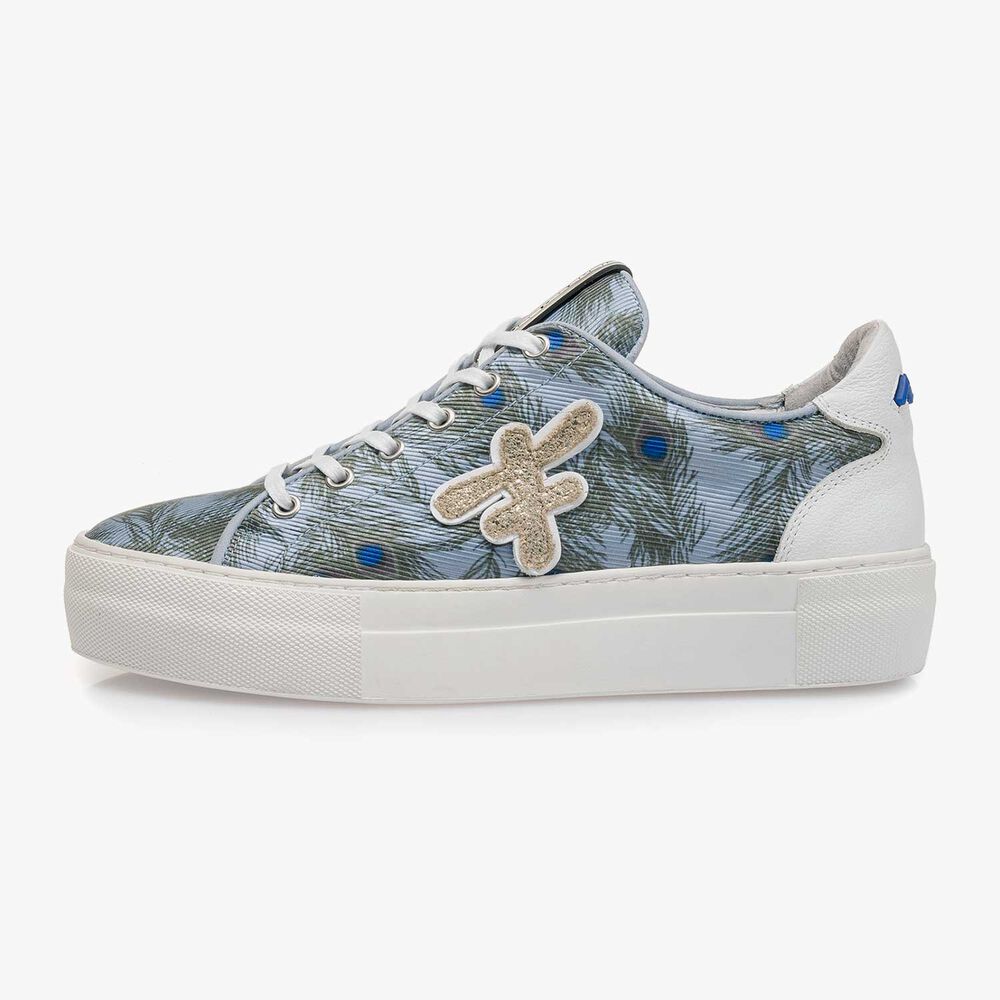 Light blue suede sneaker with fabric parts