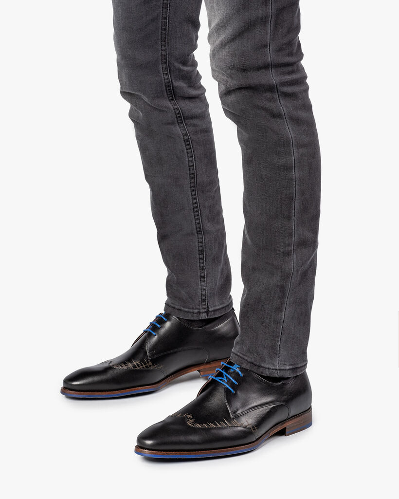 Lace shoe leather black