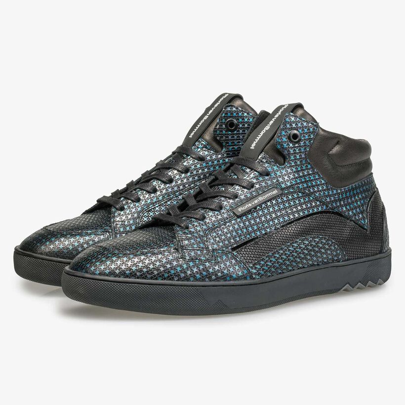 Blue sneaker with metallic print