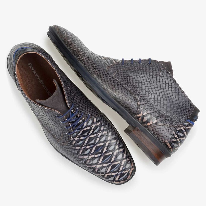 Dark grey calf leather lace shoe with snake print