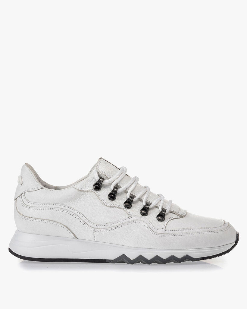 Sneaker with structured pattern white