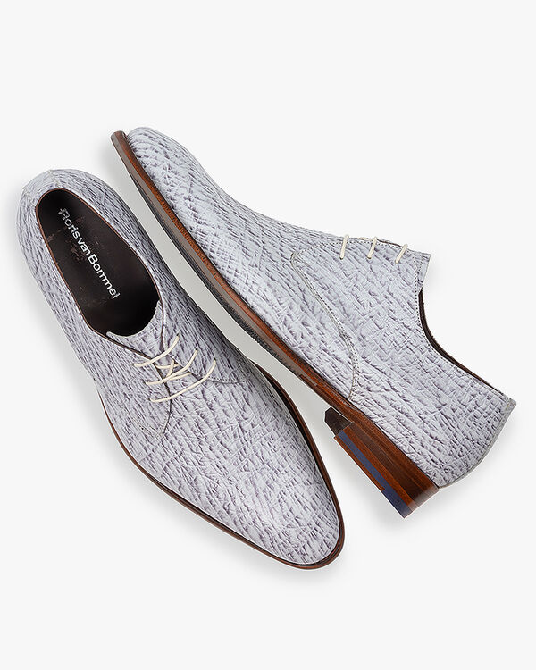 Patent leather lace shoe with a croco print