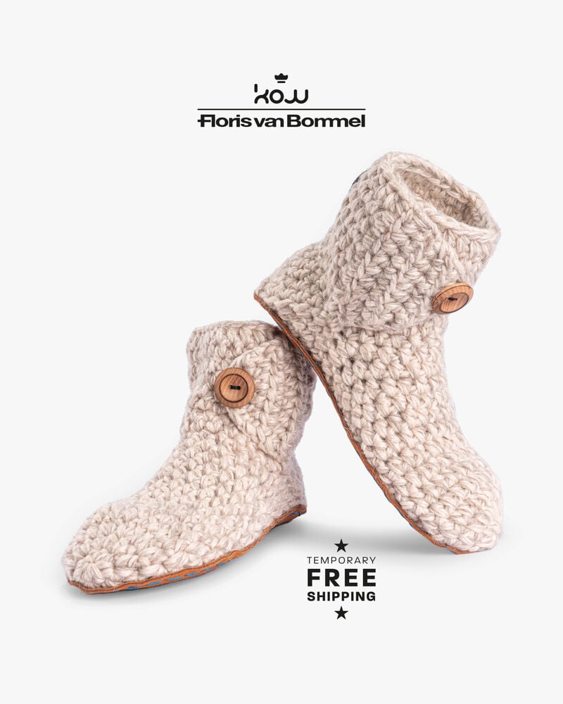 Kingdom of Wow home slippers sand