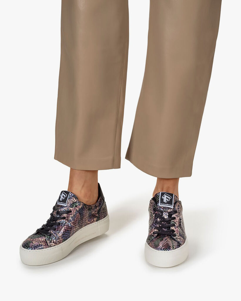 Sneaker metallic print pink