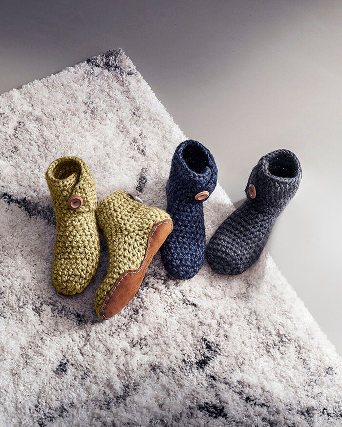 Kingdom of Wow home slippers green