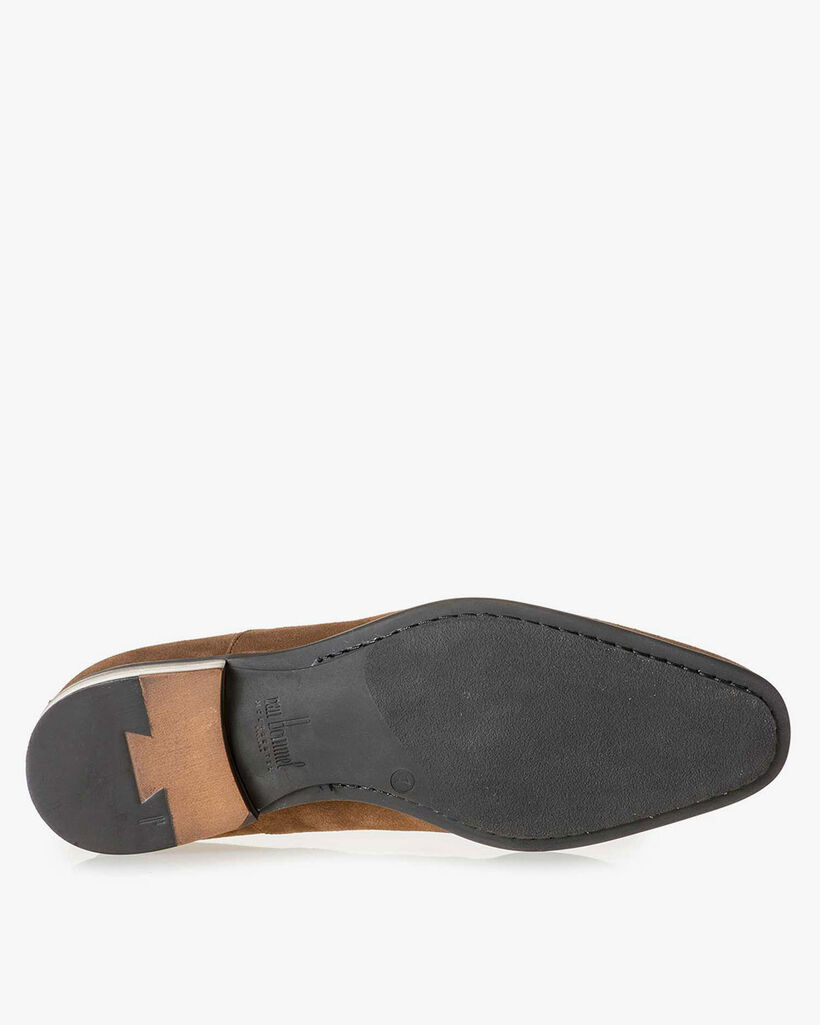 Mid-brown suede leather lace shoe