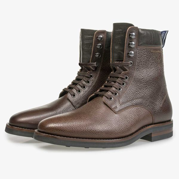 Dark brown calf’s leather lace boot
