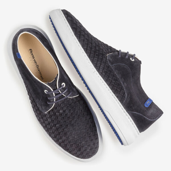 Dark blue lace shoe with braided suede leather