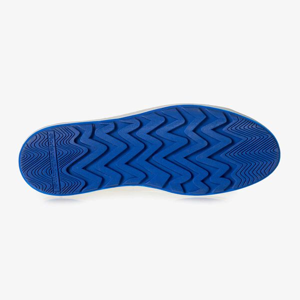 Velcro sneaker