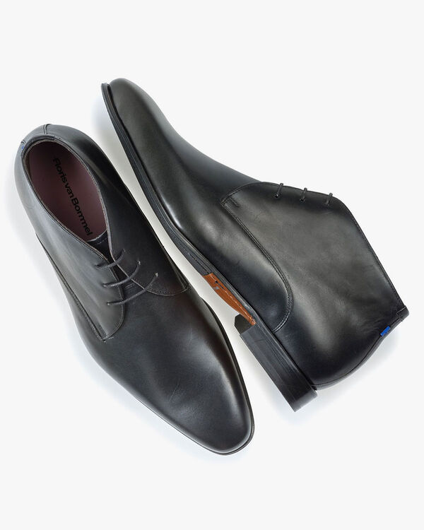 Lace boot black calf leather