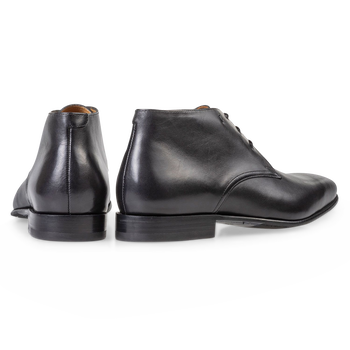 Black calf leather lace shoe