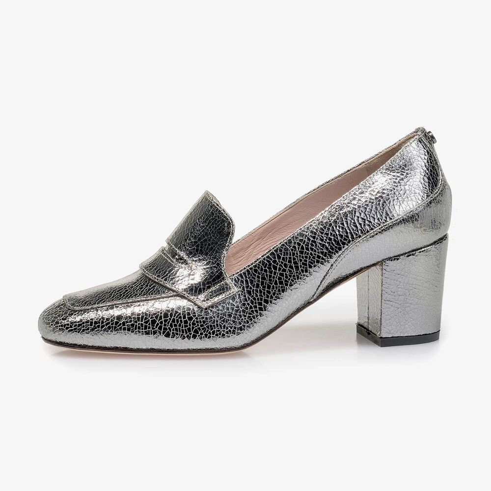 Silver metallic leather pumps with craquelé effect