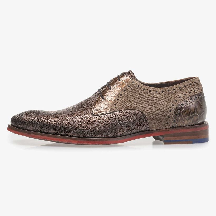 Brown leather lace shoe with metallic print